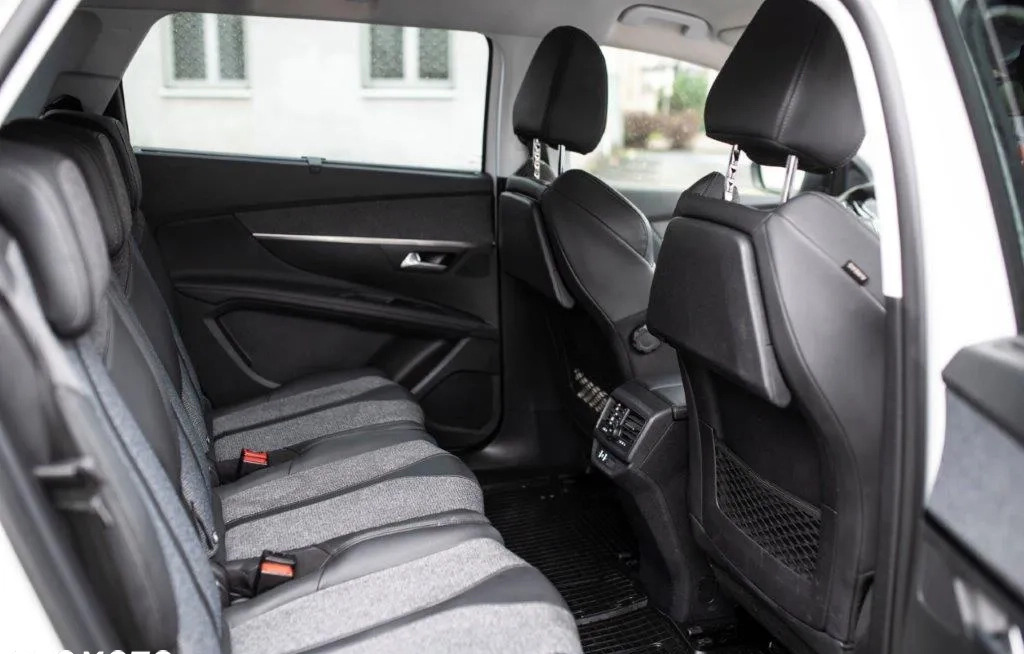 Peugeot 5008 cena 92250 przebieg: 93000, rok produkcji 2018 z Poznań małe 29